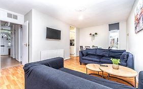 Bright Guest House In Hackney
